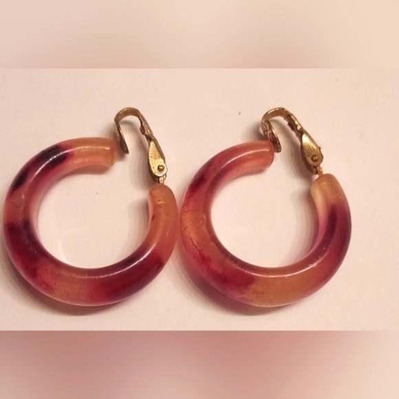 Vintage Gold Tone Pink Translucent Acrylic Hoop Clip On Earrings. - Picture 1 of 3